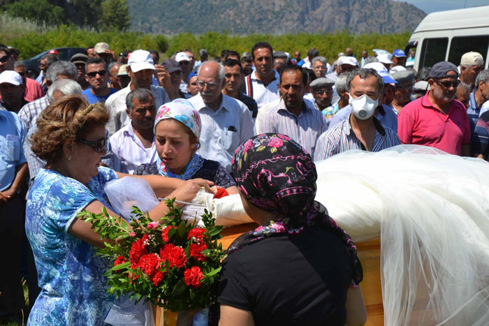 Genç kızı öldürdükten sonra 2 gün buzdolabında saklamış