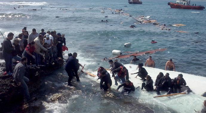 Rodos'ta kaçak teknesi battı, 148 kişi kurtarıldı