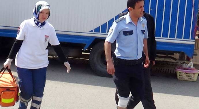 Polis kıyafeti giyip polisi bıçakladı