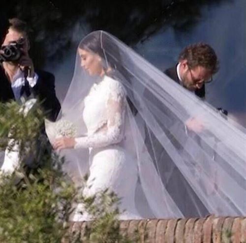 İşte Kim Kardashian'ın gelinliği...