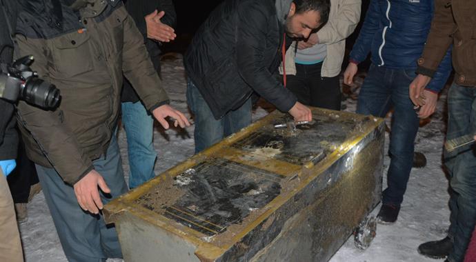 Çaldıkları kasayı açamayınca bakın ne yapmışlar!