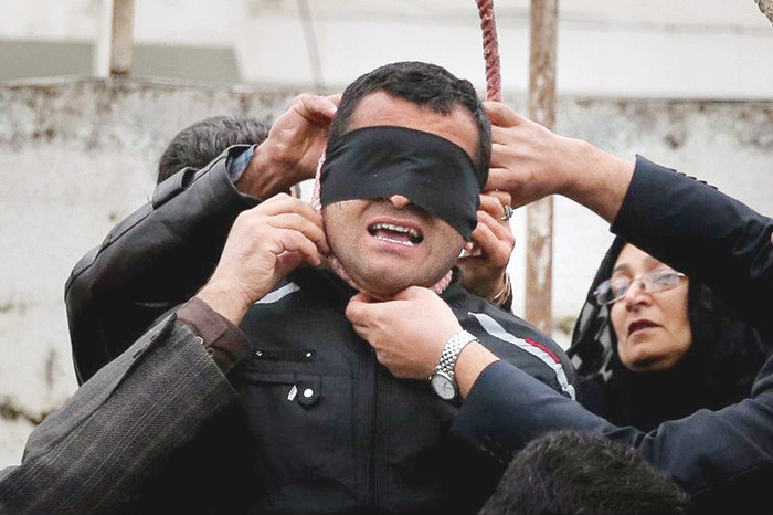 Darağacındaki insanlık dersi! Anne katilimi affet!