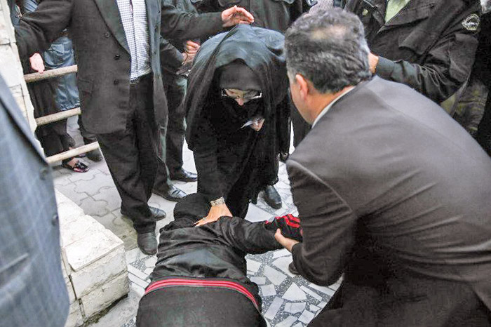 Darağacındaki insanlık dersi! Anne katilimi affet!