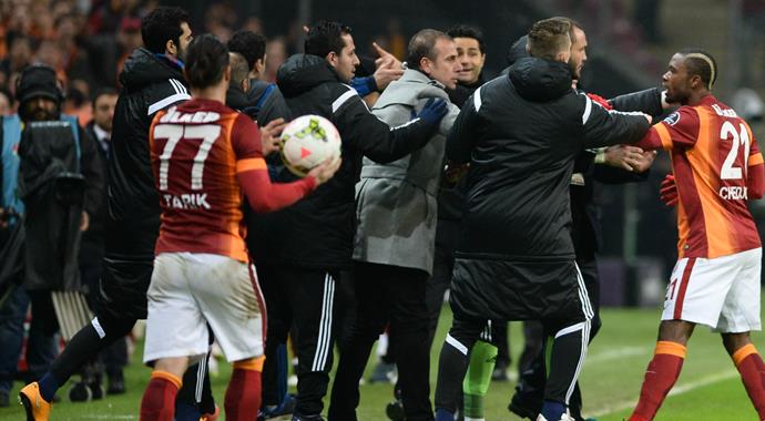 Arena'da koridorlar savaş alanı!