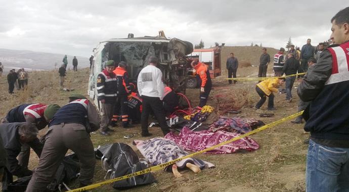 Afyonkarahisar'da kaza: 7 kişi öldü 20 yaralı! İşte detaylar