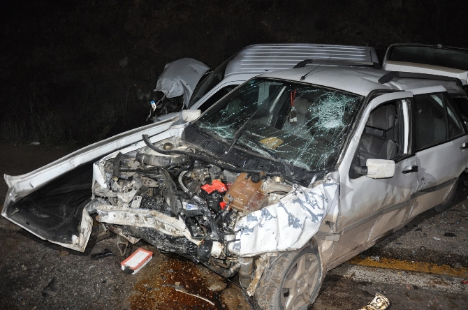 İnegöl'de zincirleme kaza: 1 ölü, 3 yaralı