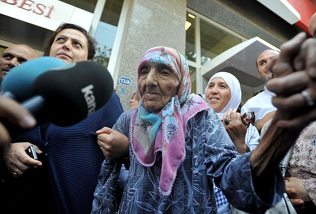 103 yaşındaki nine kefen parasını Başbakan Erdoğan'a bağışladı