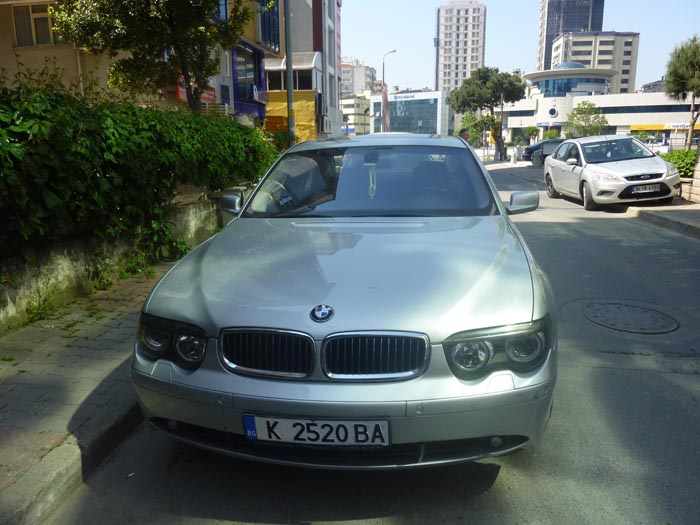 Ataşehir'de yabancı plakalı aracın içinde akıl almaz olay!