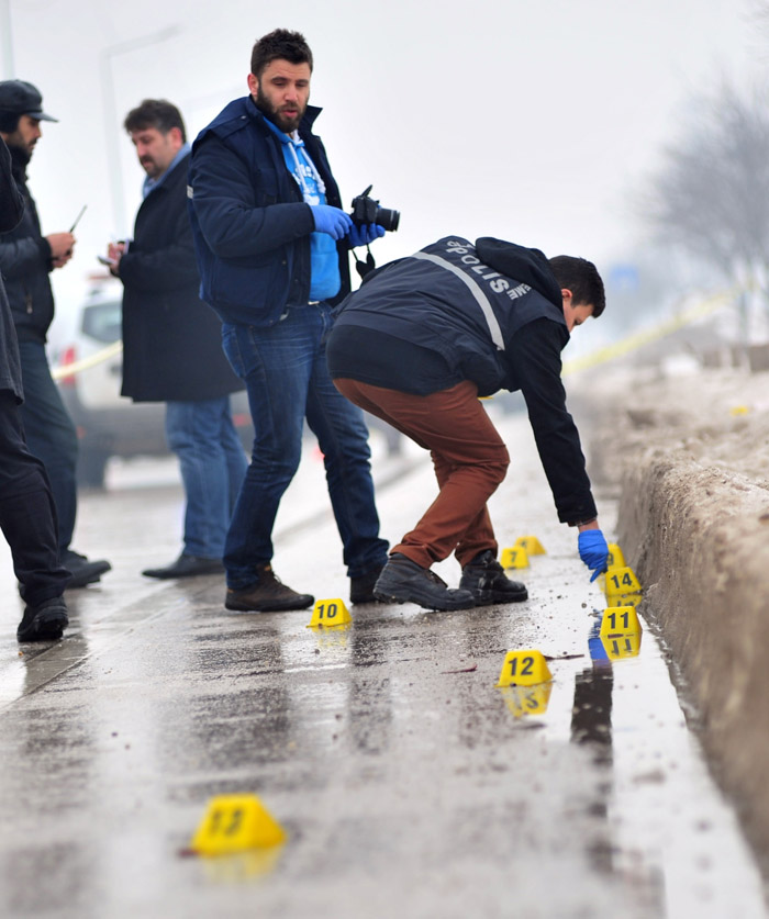 İş adamı otomobilinde uğradığı kalaşnikoflu saldırıda yaralandı