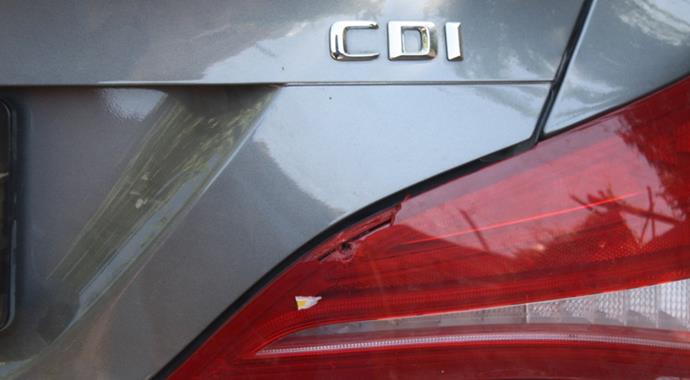 Yol kesen PKK'lıllar sivil aracı taradı