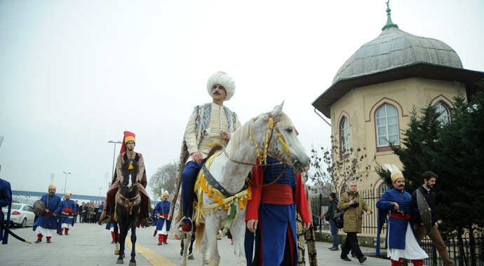 Eyüplüler, kılıç kuşandı