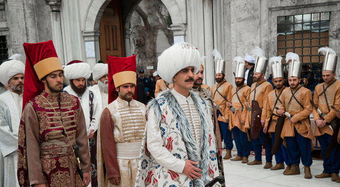 Eyüplüler, kılıç kuşandı