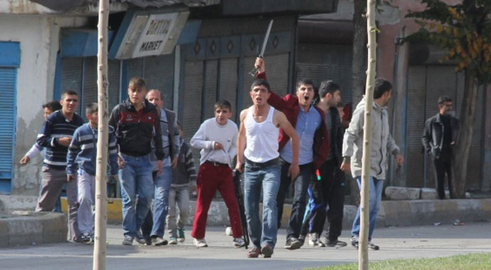 Vatandaşlardan eylemcilere 'kılıçlı' tepki
