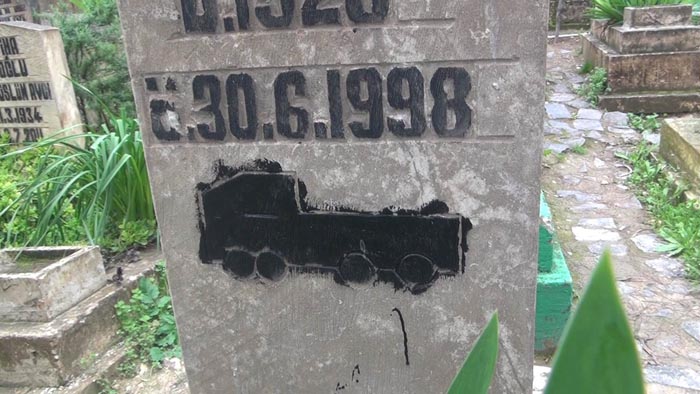 Onların ölüm sebepleri mezar taşlarında gizli!