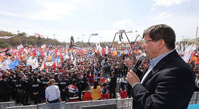 Konya mitinginde Erdoğan'ın yerine Davutoğlu konuştu
