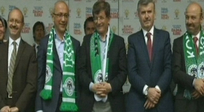Konya mitinginde Erdoğan'ın yerine Davutoğlu konuştu