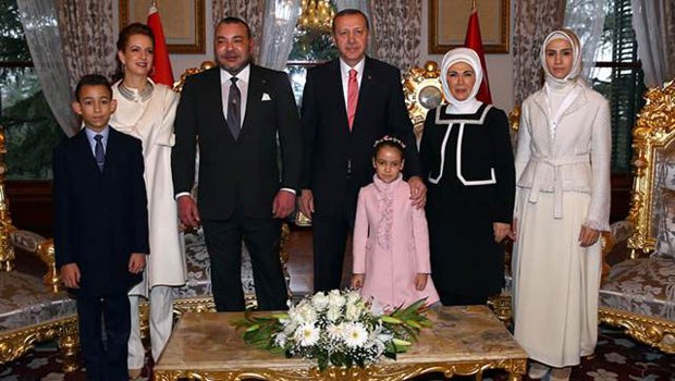 Cumhurbaşkanı Erdoğan Fas Kralını ailesiyle birlikte kabul etti