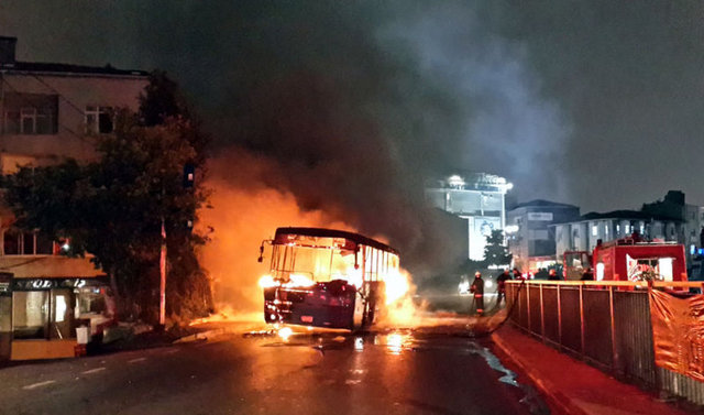 Okmeydanı'nda halk otobüsüne molotof attılar