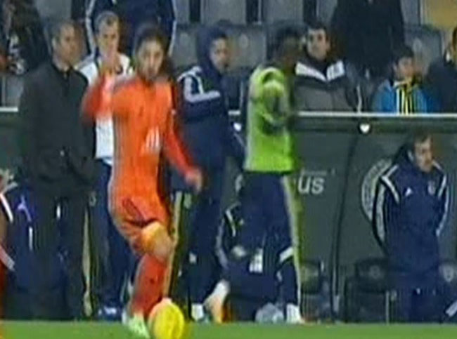 Emenike yine olay çıkardı!