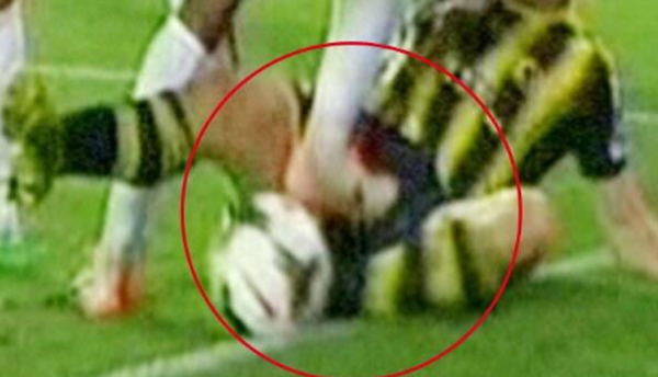 Kuyt'in eşi soyunma odasını bastı