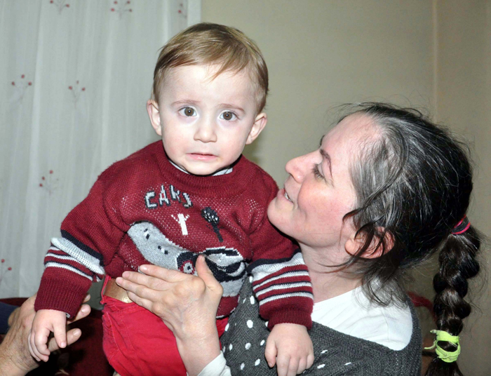 8 aydır aynı evde yaşadığı oğlunu ilk kez görüyor!