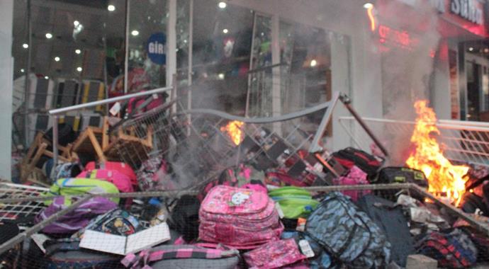 Kırşehir'deki teröre lanet yürüyüşünde 4 iş yeri yakıldı