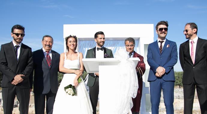 Ünlü oyuncu evlendi!