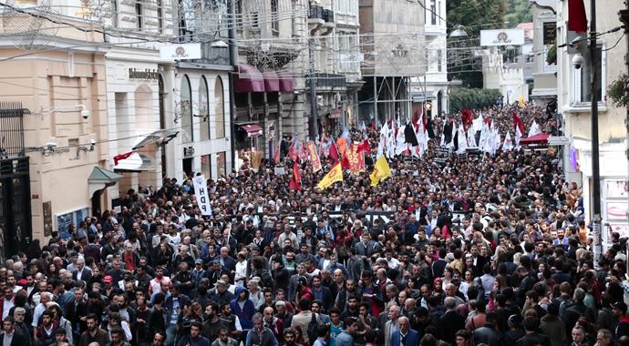 Binlerce kişi İstiklal Caddesi'nde terörü lanetledi