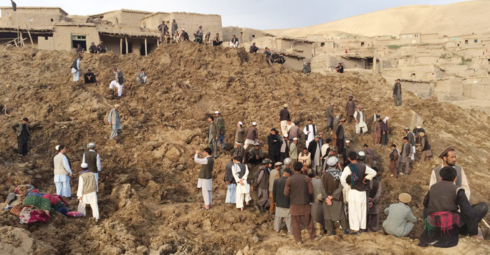 Afganistan'da facia! Diri diri gömüldüler...