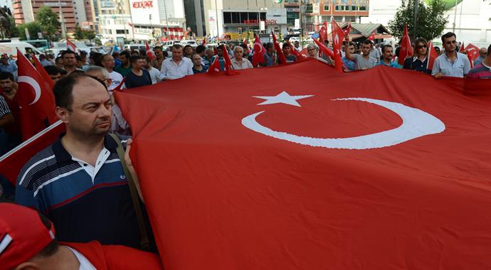 Yüzlerce Bursalı şehitler için yürüdü