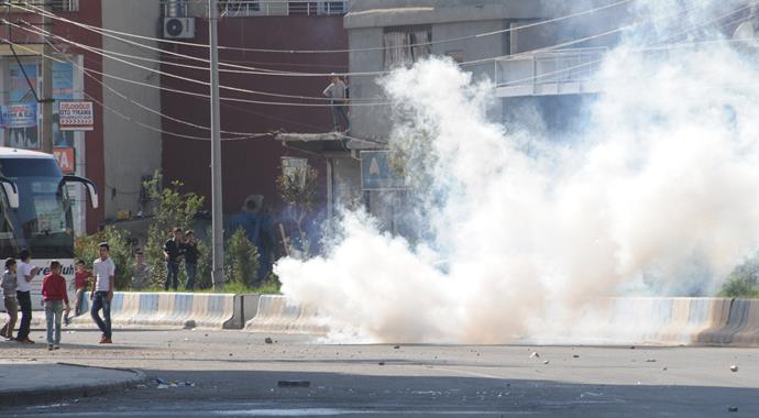 Polise atılan roket, eve girdi! Hamile kadın yaralandı