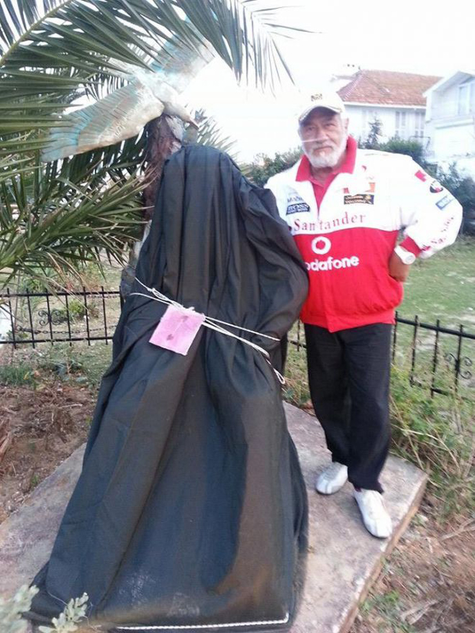 Fenerbahçeli efsane futbolcunun heykeli mühürlendi!