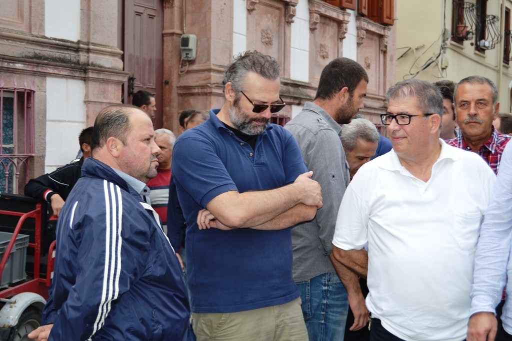 Levent Üzümcü amcasını son yolculuğuna uğurladı