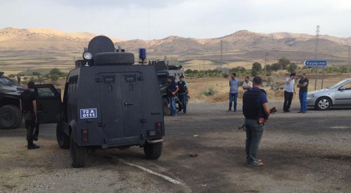 Batman'da askeri araçlara bombalı saldırı
