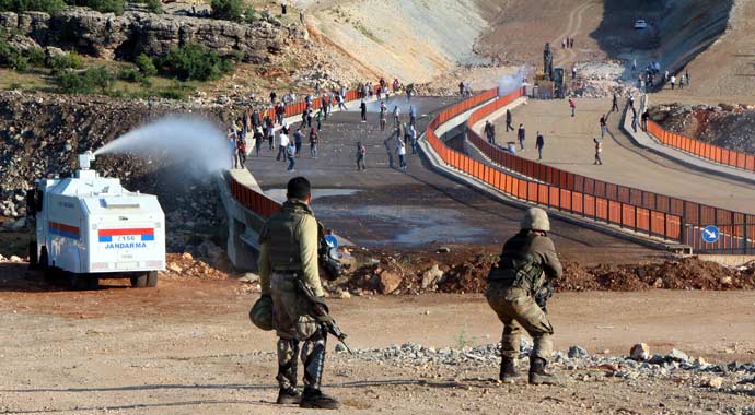 Lice'de askere ölümcül bombalarla saldırı