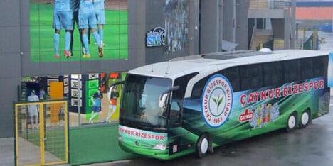 Rizespor otobüsüne taşlı saldırı!