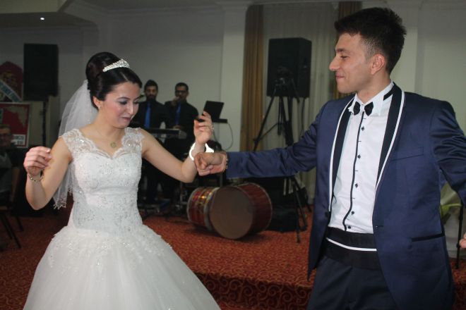 Düğünde davetlileri hayrete düşüren olay