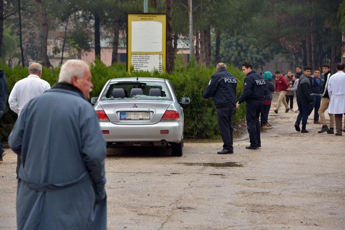 Liseliler birbirine girdi, polis yetmeyince okula zırhlı araç girdi