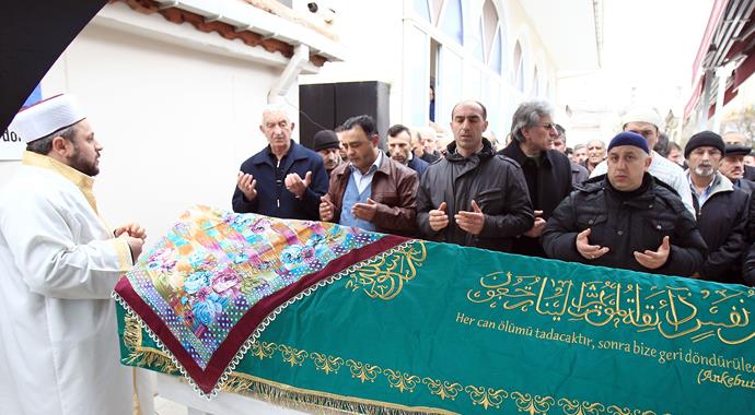 Esenler'de kocası tarafından öldürülen kadın defnedildi