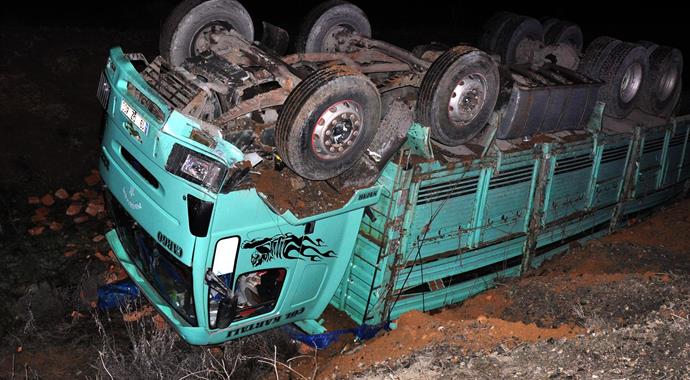 Kırıkkale-Samsun Karayolu'nda feci kaza: 2 ölü, 13 yaralı