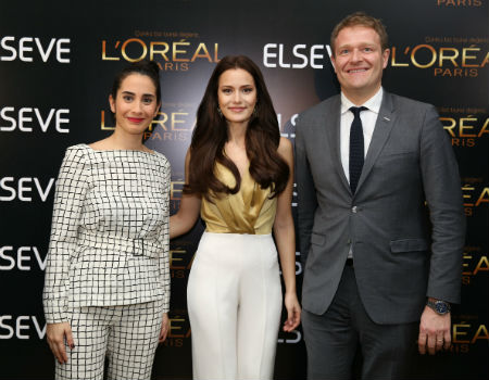 Fahriye Evcen'in dudak uçuklatan reklam filmi