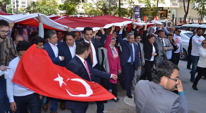 AK Parti'den 'bayrak yürüyüşü'