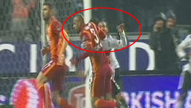 Melo'nun hareketi kırmızı kart mı?