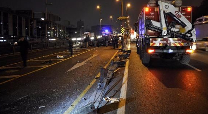 Metrobüs yolunda feci kaza!