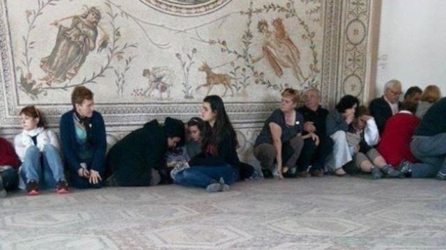 Tunus'ta müzeye baskın: 8 turist öldürüldü