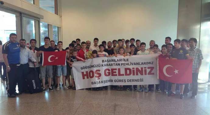 Yıldız güreşçilerden 3 madalya