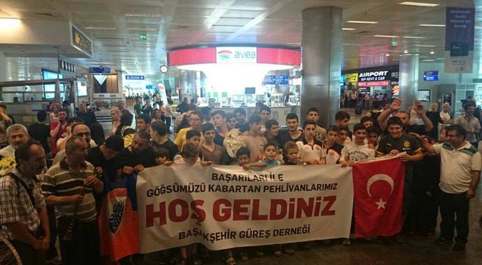 Yıldız güreşçilerden 3 madalya