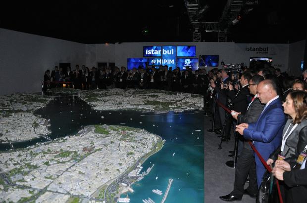 Dev İstanbul maketi Fransa'da tanıtıldı