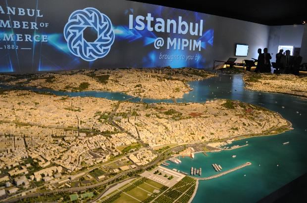 Dev İstanbul maketi Fransa'da tanıtıldı