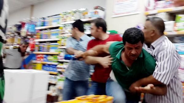 Markette arabası kavgası!